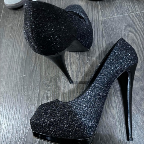 Giuseppe Zanotti black open toe pump. - Picture 2 of 6